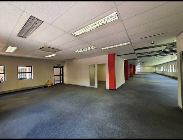 514M² OFFICE TO LET IN HALFWAY HOUSE